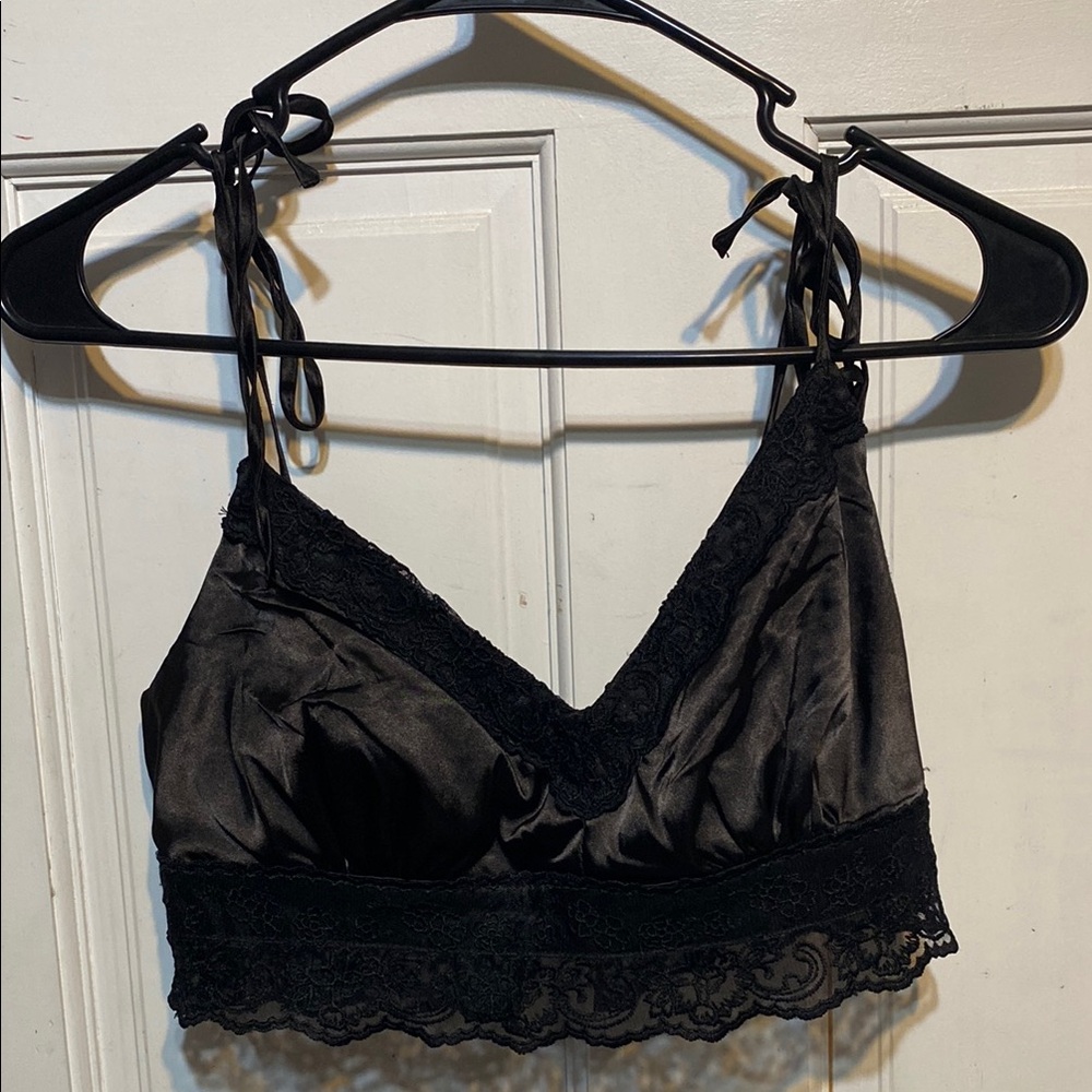 Forever 21 Black Lace Trim Bralette with adjustable tie straps
